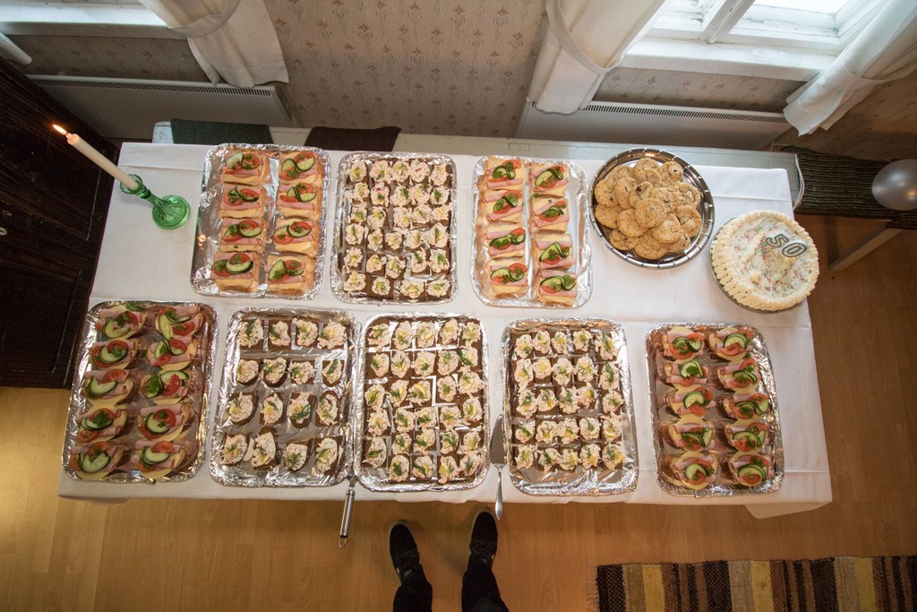 Nu är det fest- Nyt juhlitaan >>